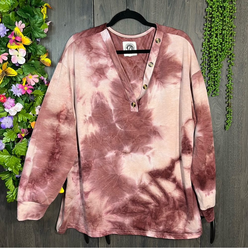 ~-💙2/$40💙NWOT Tie Dye Printed V Neck Button Detail Sweater Top Size XL